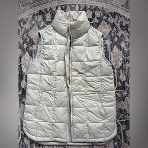 GAP Women's Lighteight Quilted Puffer Vest - Cream